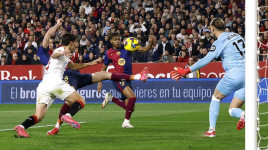 Barcelona Bantai Sevilla 4-1, Gavi Mending Main di Liga Thailand dan UFC