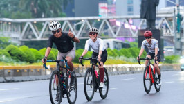 Menkomdigi Gowes Sepeda ke Kantor, Ingin Jadi Contoh Sehat ke Pegawai