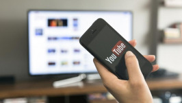 Pengguna YouTube di AS Lebih Senang Nonton di TV Dibanding Smartphone