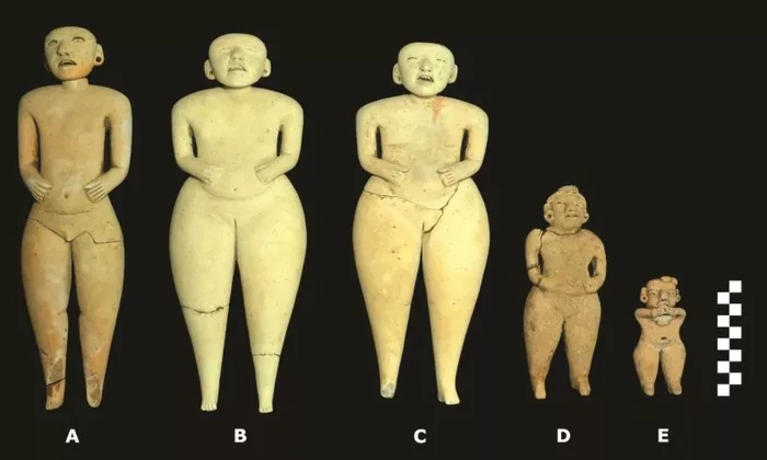 Boneka Seram untuk Ritual Ditemukan di Atas Piramida Kuno
