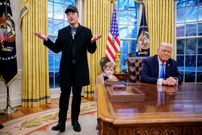Elon Musk Terus Berpolitik, Tesla Babak Belur