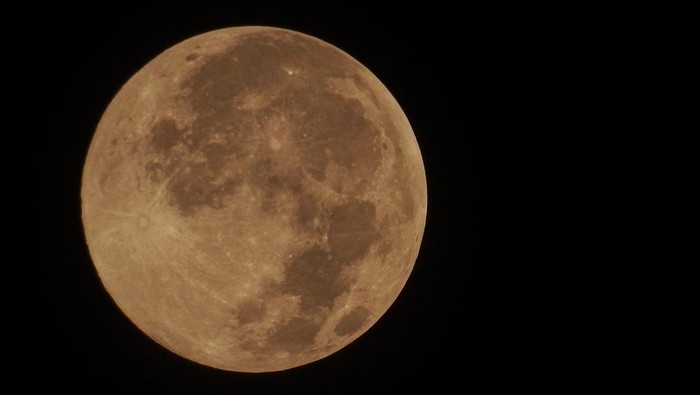 NASA Janjikan Perempuan Pertama Mendarat di Bulan