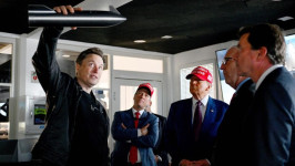Elon Musk Sesumbar Roket SpaceX Akan Terbang ke Mars Tahun Depan