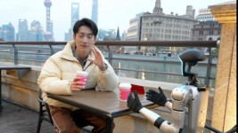 Influencer China Sewa Robot Rp 22 Juta per Hari untuk Jadi Teman Kencan
