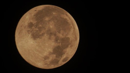 NASA Janjikan Perempuan Pertama Mendarat di Bulan