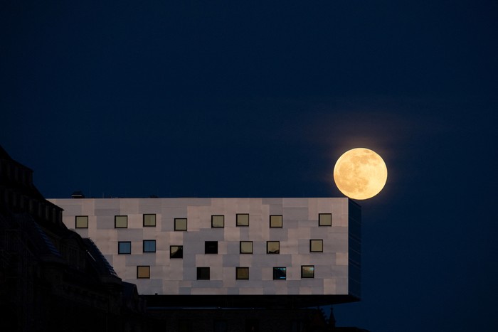 Keistimewaan Pink Moon Micromoon 13 April 2025
