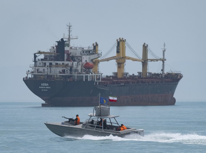 Apa Itu Selat Hormuz yang Terancam Ditutup Iran dan Mengapa Penting