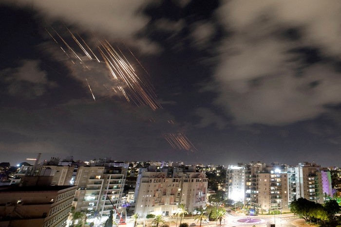Rudal Balistik Iran Rontokkan Iron Dome, Ini Penjelasan Pakar