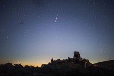 Fenomena Astronomi Juni 2025: Ada Strawberry Moon!