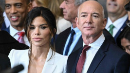 Usai Bentrok dengan Elon Musk, Donald Trump Didekati Jeff Bezos