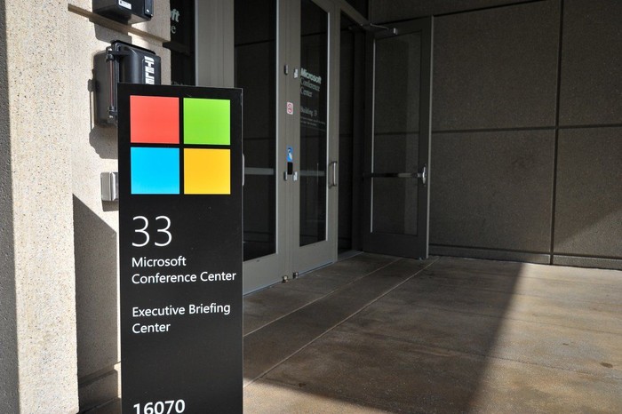 Microsoft Hemat Rp 8 Triliun Berkat AI, Tapi Karyawan Manusia Terancam