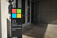 Microsoft Hemat Rp 8 Triliun Berkat AI, Tapi Karyawan Manusia Terancam