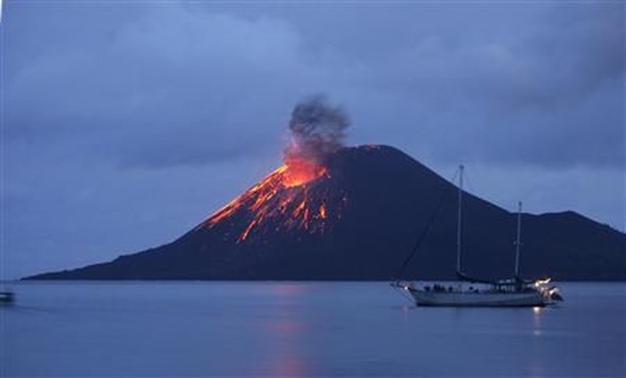 Letusan Krakatau Ubah Langit Jadi Merah, Matahari Hijau, dan Bulan Biru