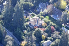 Mark Zuckerberg Borong 11 Rumah, Para Tetangga Menderita