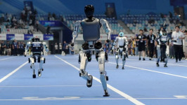 Robot China Dominasi Olimpiade Robot Humanoid Pertama di Dunia