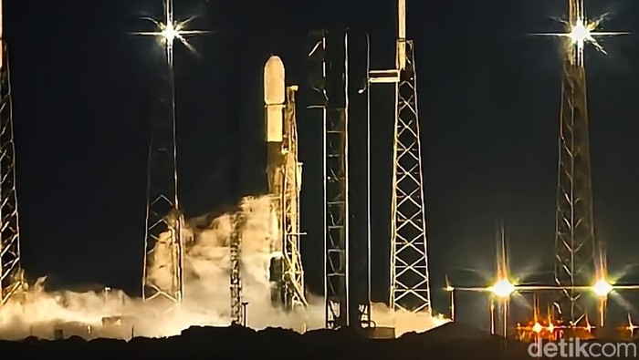 SpaceX Tunda Lagi Peluncuran Satelit Nusantara Lima Karena Cuaca & Teknis