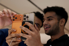 Bayang Kelam di Balik Larisnya iPhone 17